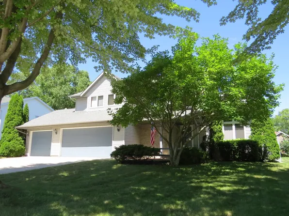 706 Oakwood LANE, Watertown, WI 53094