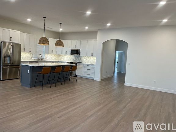 4th image of 1704 Primrose Ct