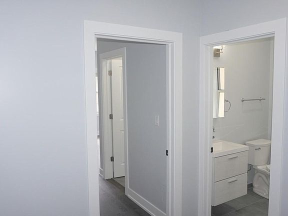 5th image of 6532 N Francisco Ave APT 3