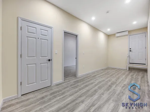 39 Graham Avenue image 4 of 12