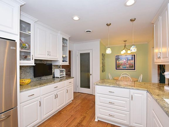 4th image of 9302 N Sleepy Hollow Ln