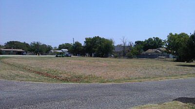 3rd image of 315 W Pecan St