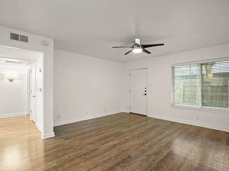 2020 S Congress Ave #2102 — Photo 6