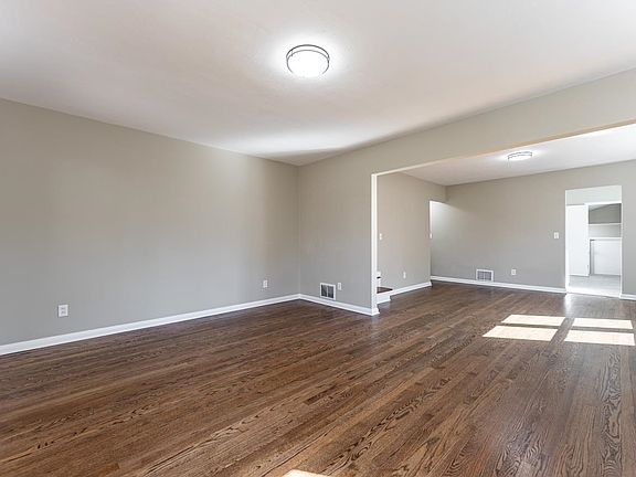 5th image of 617 Blackhawk Blvd