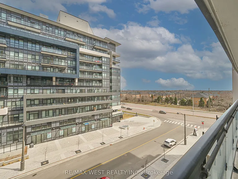 405 Dundas St W #421 — Photo 28