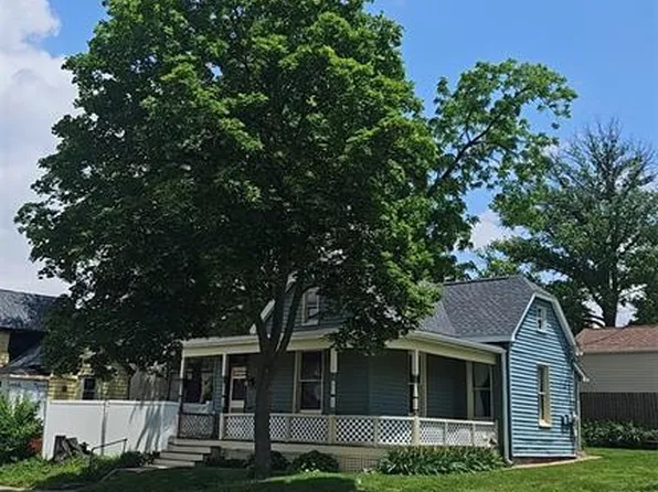 118 N 8th St, Saint Charles, MO 63301