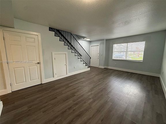 3rd image of 420 NE 18th Ave APT 5