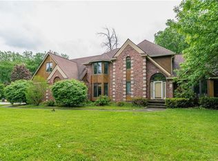 115 Radcliffe Dr, Getzville, NY 14068