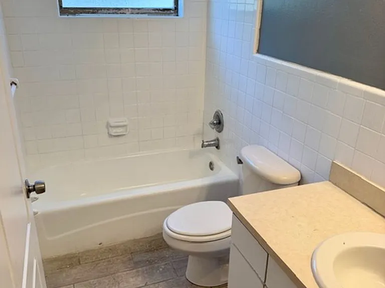 8105 N Klondyke St — Photo 2
