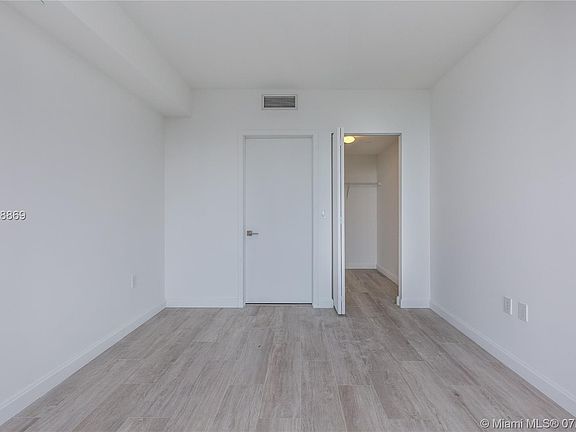 5th image of 55 SW 9th St APT 4033