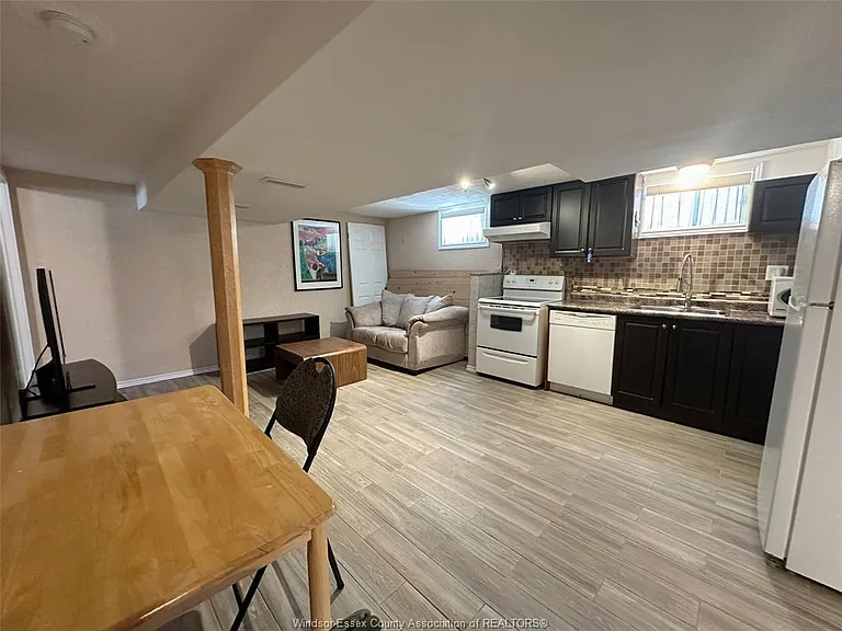 849 Dougall Ave #LOWER — Photo 5