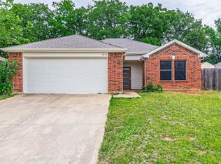 4533 Forest Glen Dr, Forest Hill, TX 76119