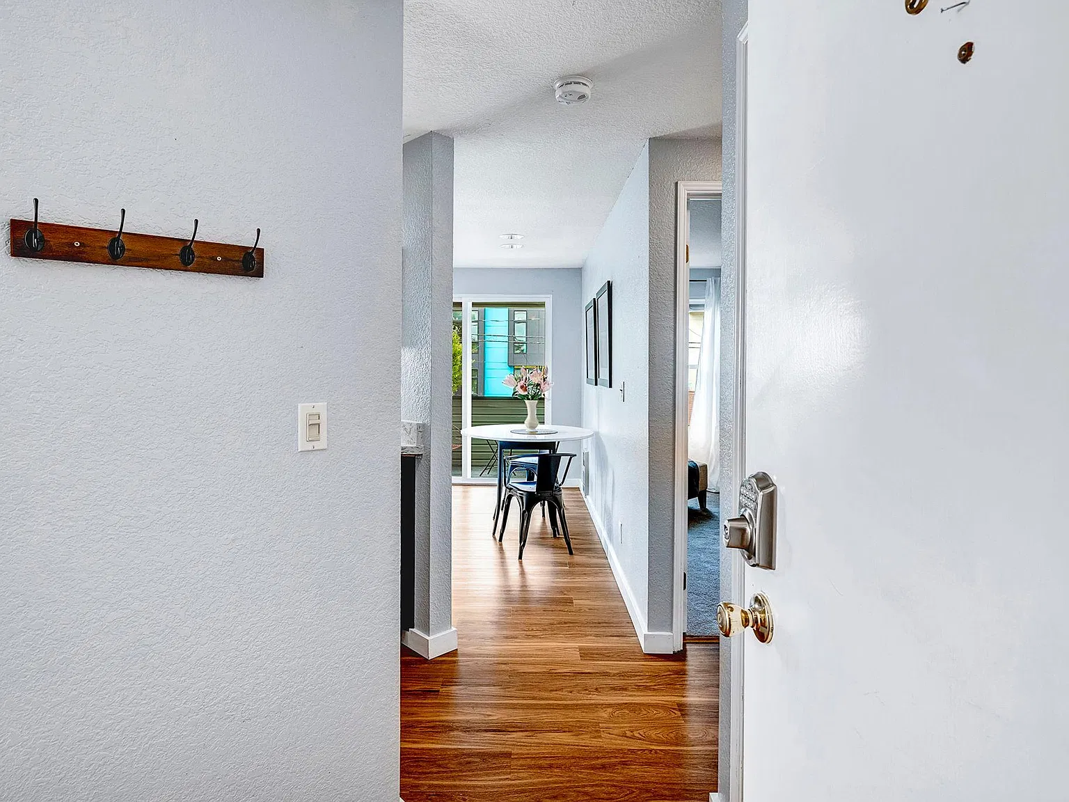 2 bed, 816 sqft, $2,575 — Photo 2