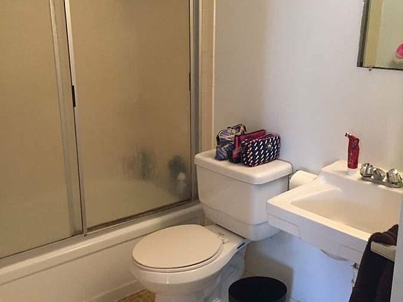 5th image of 110 Hill St APT 4