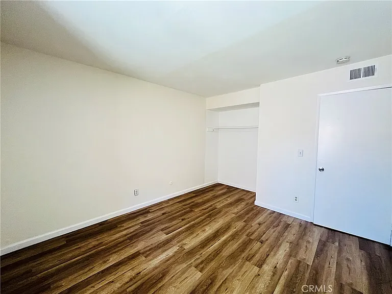 1001 W Macarthur Blvd — Photo 15