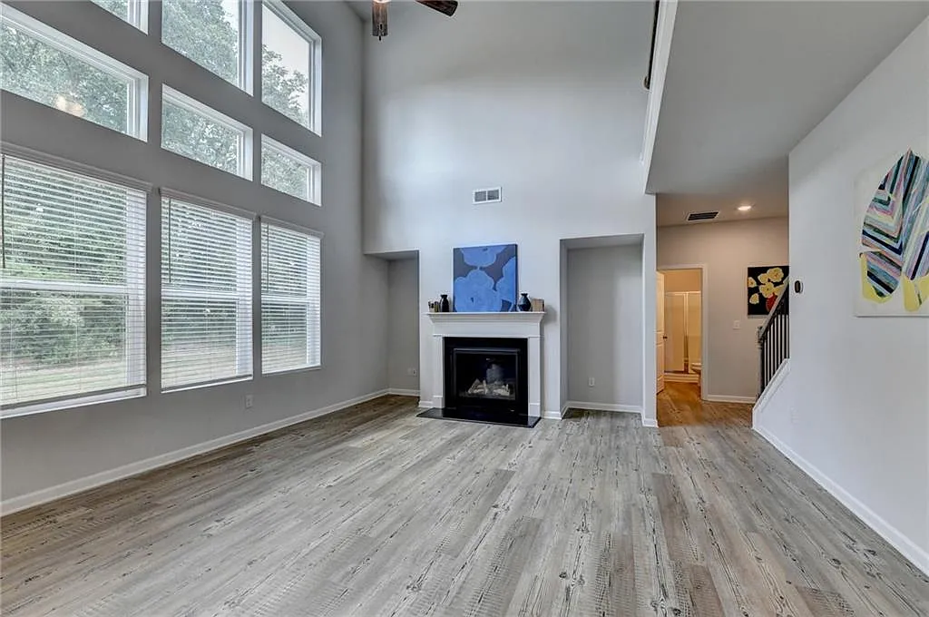 4 bed, 3.0 bath, 3004 sqft, $3,950 — Photo 1