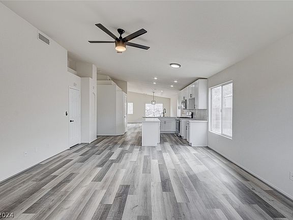 5th image of 353 Yacht Ave