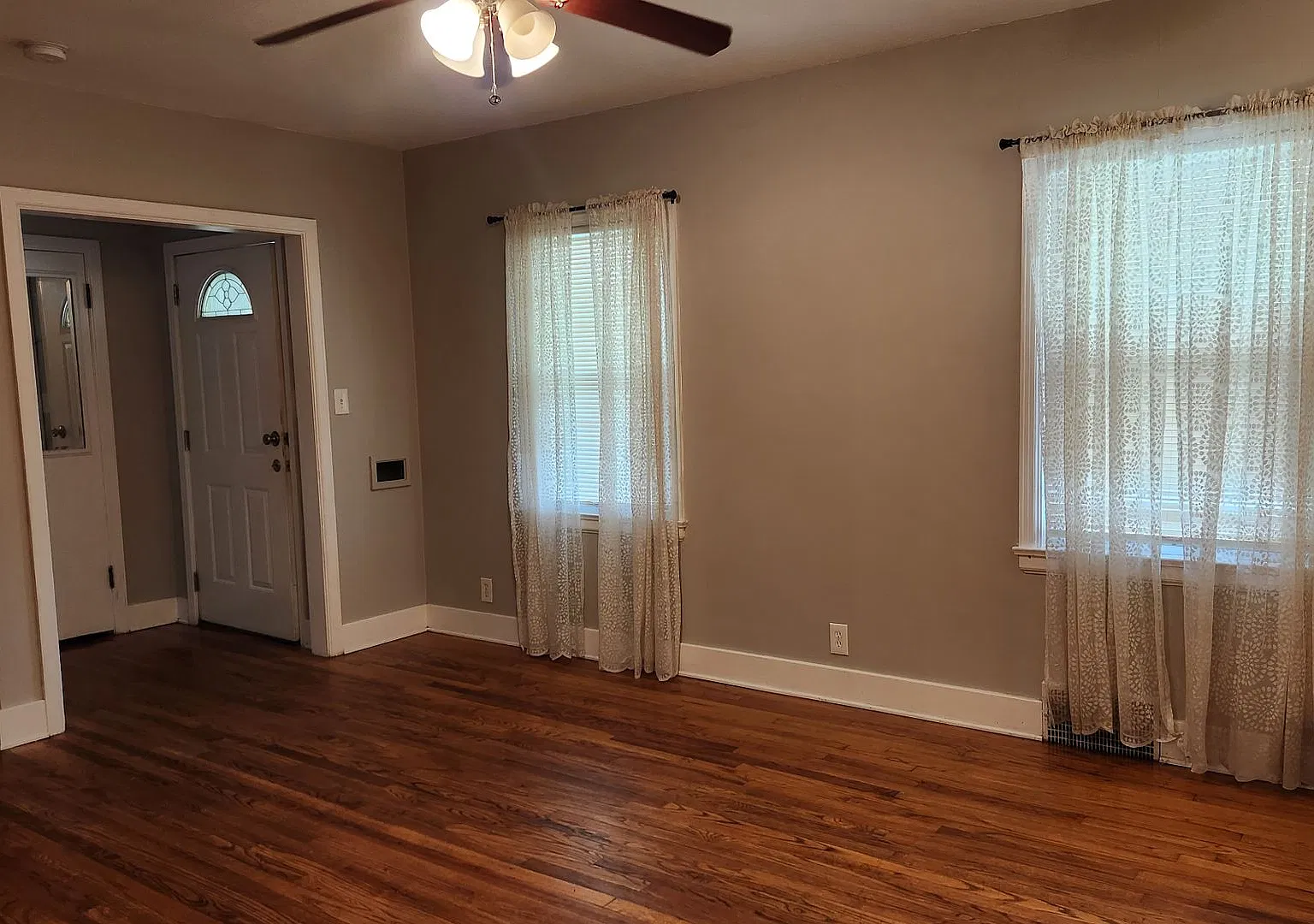 Four Bedroom House Available NICE — Photo 4