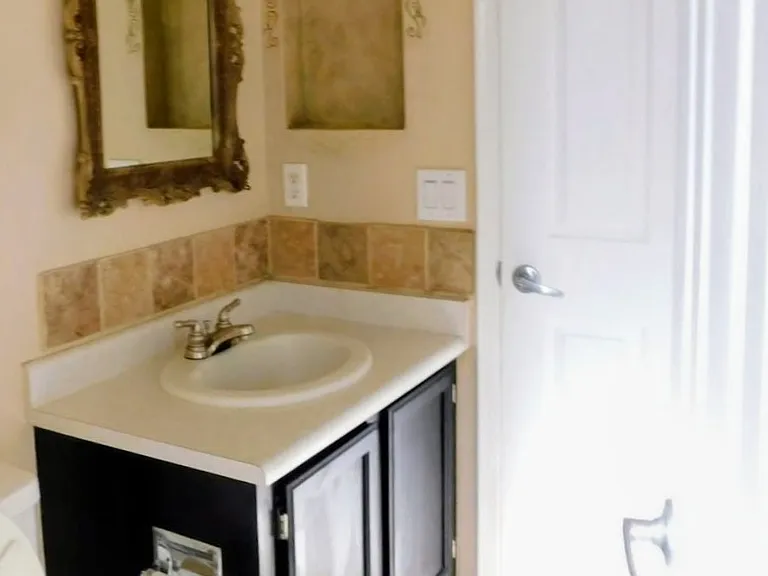 1/2 bath