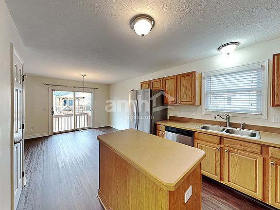 4th image of 592 Caffrey Ct E