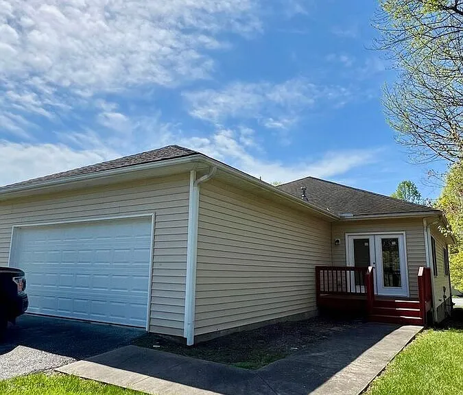 250 Highland Golf Dr — Photo 2