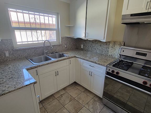 4th image of 1621 W 84th Pl #1623