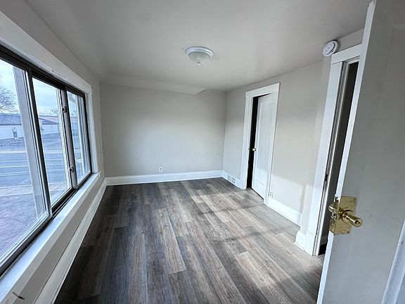 5th image of 1023 N Riverfront Dr #1