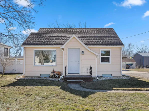 4440 E Washburn Rd, Washburn, IA 50702