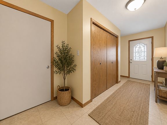 3rd image of 400 Beverly St