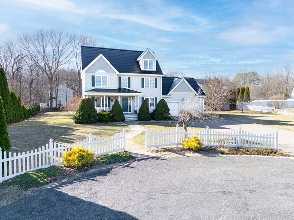 15 Bacon St, Franklin, MA 02038