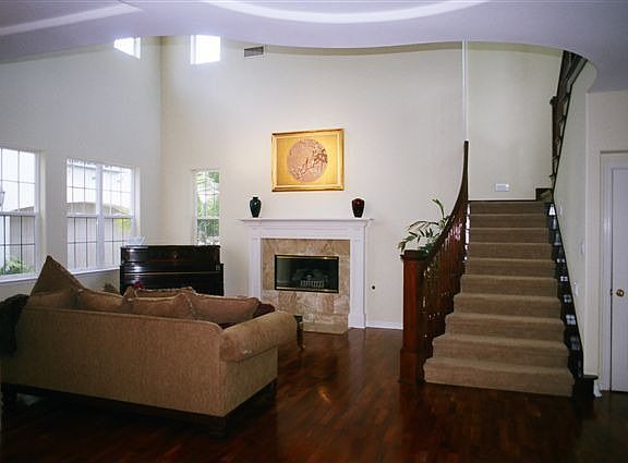 Dramatic entry - Hardwood Floors- Cathedral Ceilings 