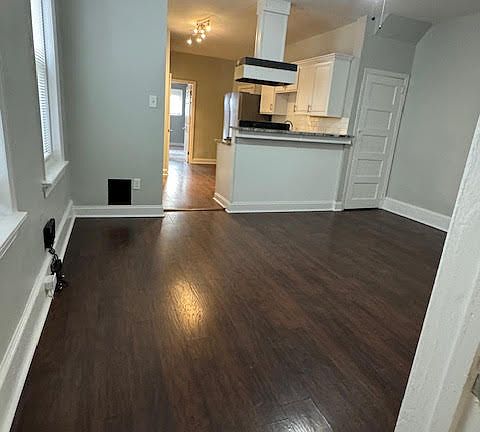 5th image of 2083 E Chelten Ave