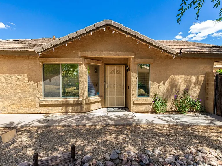 983 E Palomino Way — Photo 32