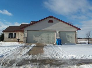 756 Joes Lake Rd SE, Cambridge, MN 55008