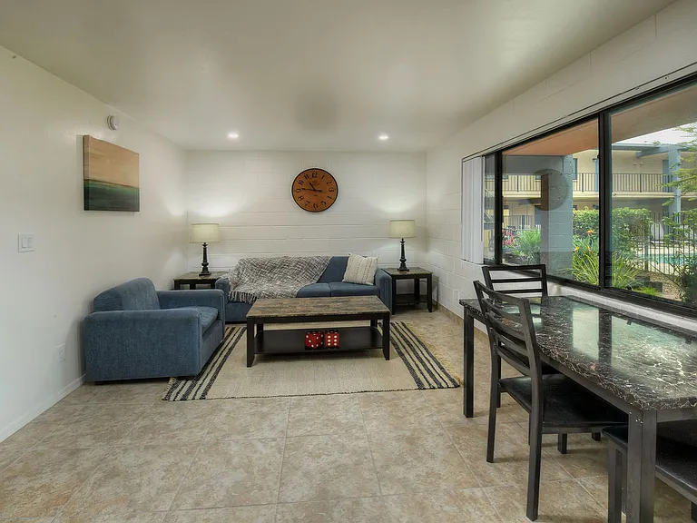 University Fremont Apartments — Photo 21