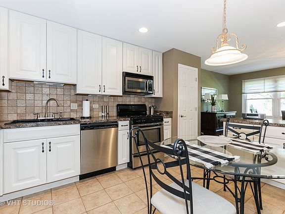 4th image of 6810 Crown Ln