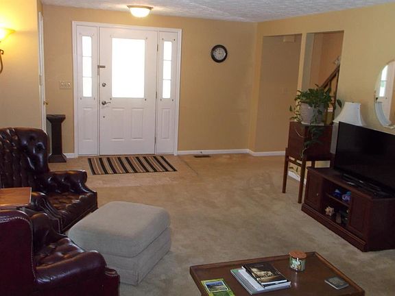 2nd image of 816 S Woodlyn Dr
