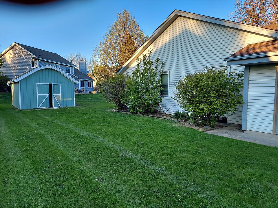 2nd image of W142N10728 Wooded Hills Dr
