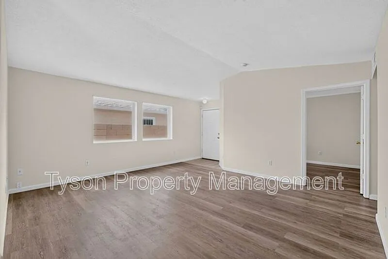 3 bed, 2.0 bath, 1300 sqft, $1,750 — Photo 4
