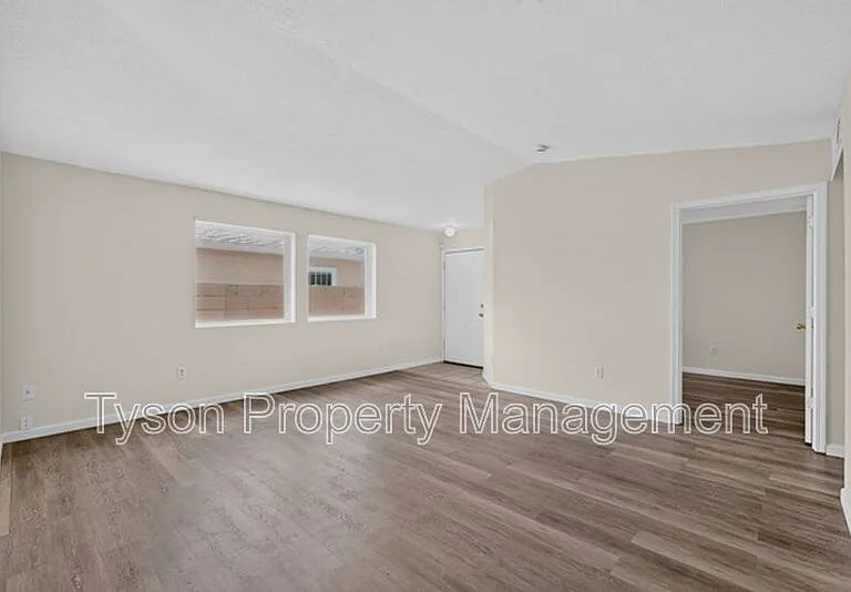 328 Escena St SE — Photo 4