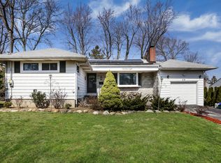 28 Barnwell Dr, White Plains, NY 10607