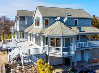 26 Old Neck Rd S, Center Moriches, NY 11934