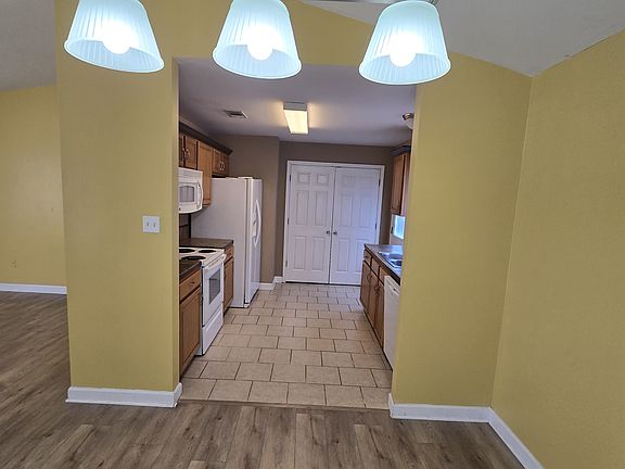 3rd image of 26293 Riverscape Dr