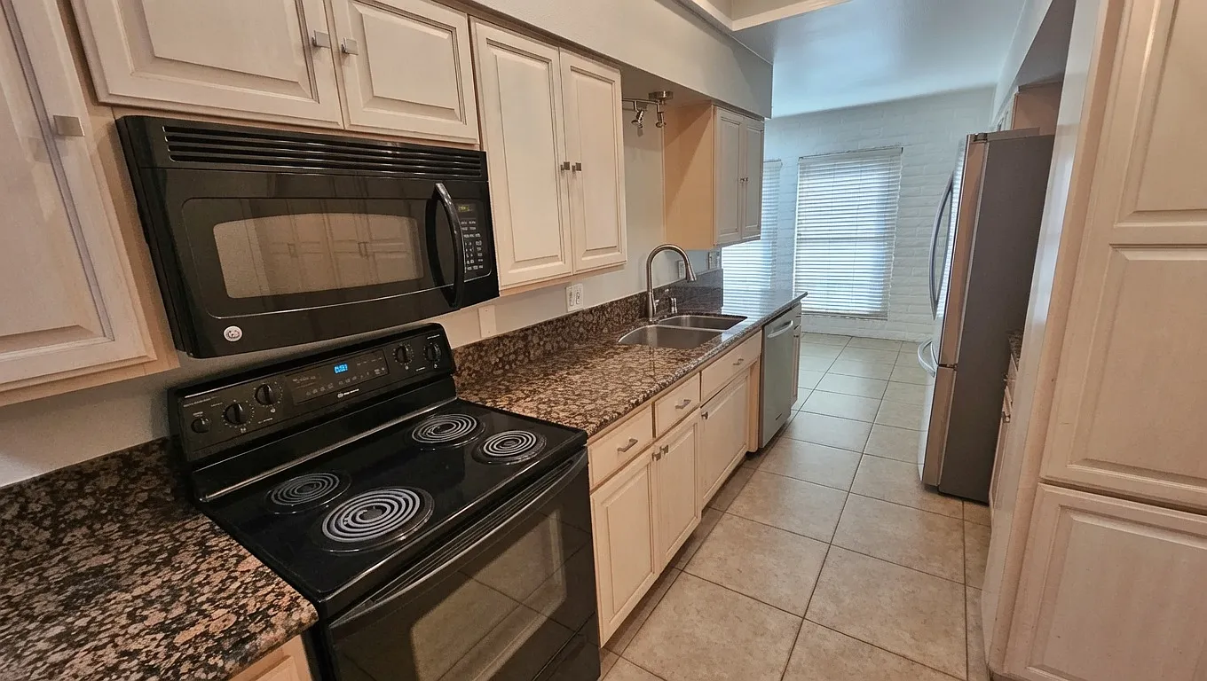 2 bed, 1698 sqft, $2,795 — Photo 4