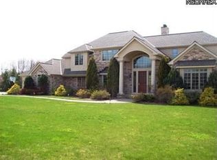 4050 Oxford Ct, Beachwood, OH 44122