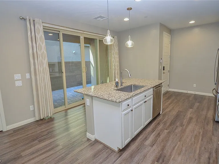 541 Tokopah Falls St — Photo 10