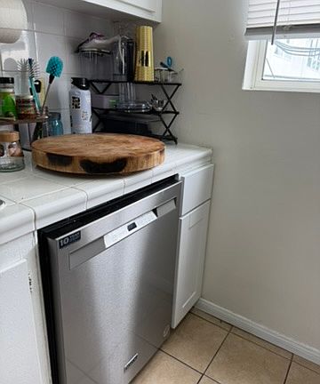 5th image of 531 N Kings Rd APT 8