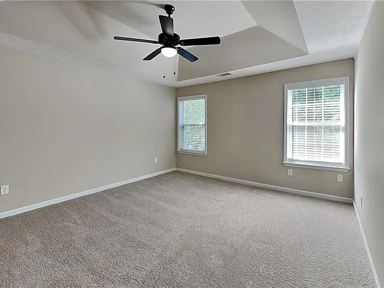 1045 Winthrope Chase Dr — Photo 13