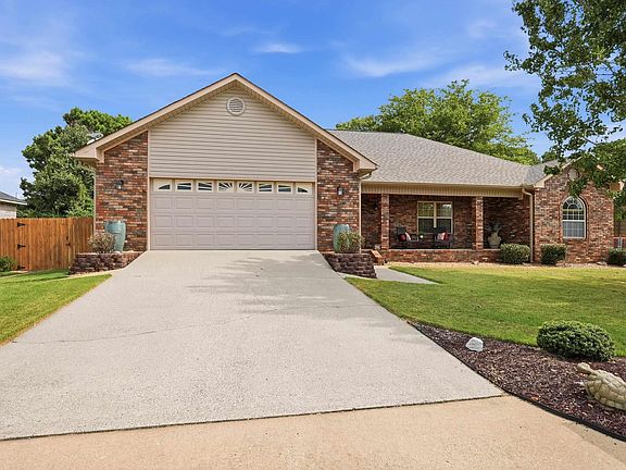 2nd image of 105 Wolf Howl Ln