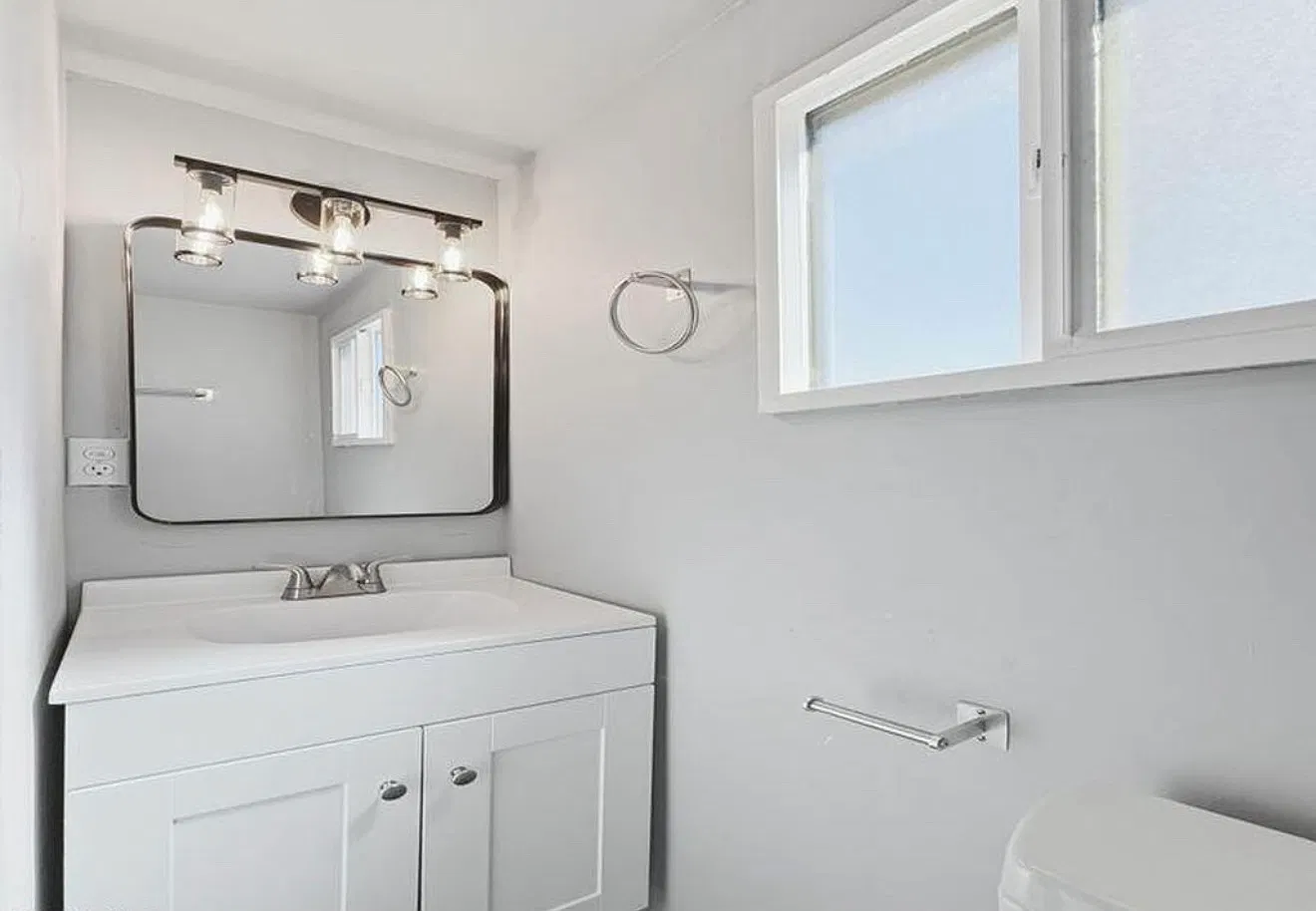 Studio, 1500 sqft, $900 — Photo 3